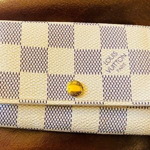 Louis Vuitton Damier Azur 6 Key Holder